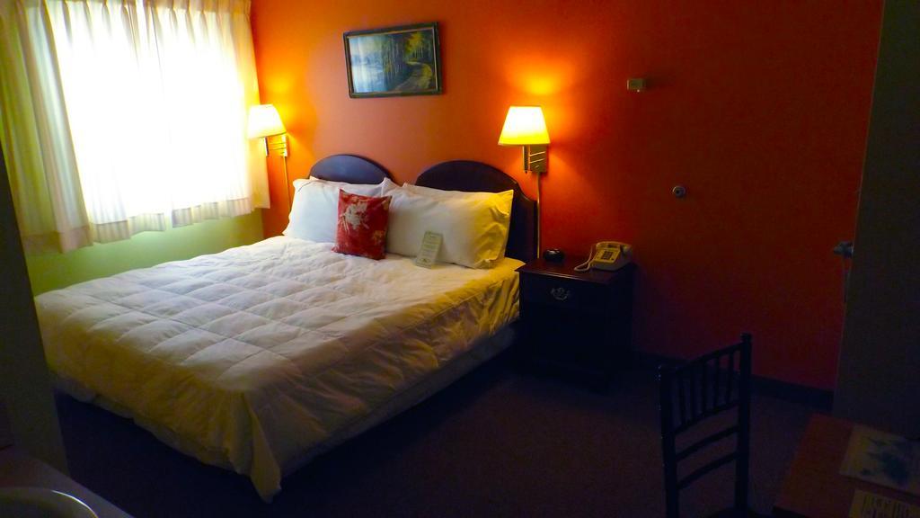 Higher Ground Hotel Independence Luaran gambar