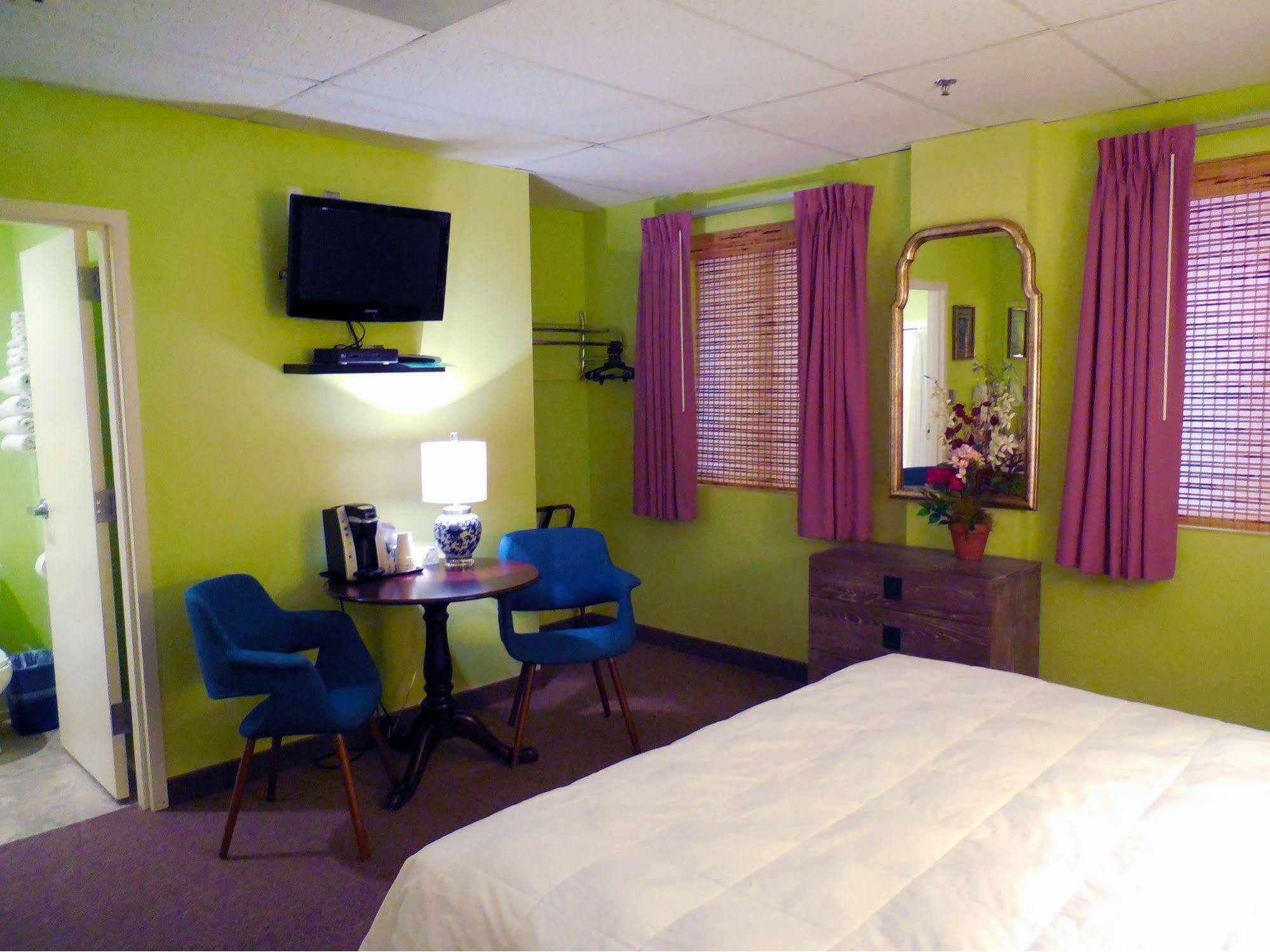 Higher Ground Hotel Independence Luaran gambar